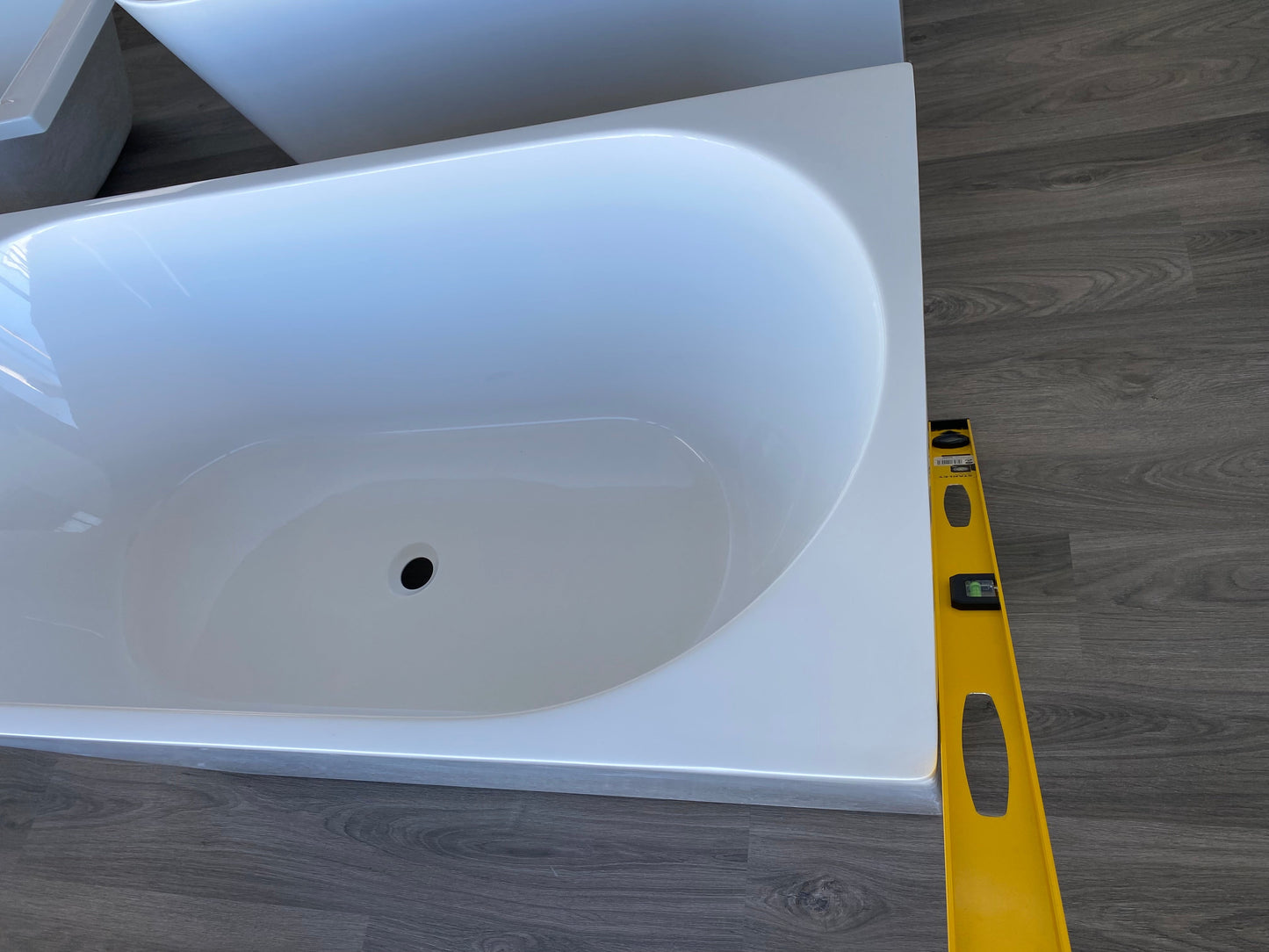 Newtech Newark 1700 Right Corner Back to Wall Bath in Gloss White **SECONDS**